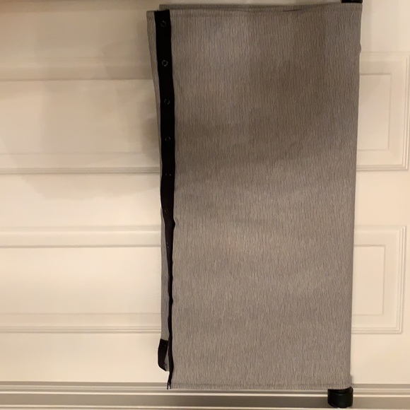 Lululemon Vinyasa Scarf. Rulu Black, grey and white - Picture 2 of 3
